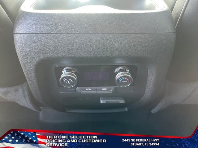 Photo of 2025 White Frost Tricoat Buick Enclave