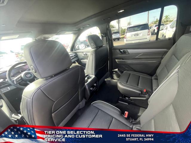 Photo of 2025 White Frost Tricoat Buick Enclave