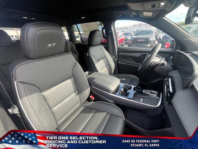 Photo of 2025 White Frost Tricoat Buick Enclave