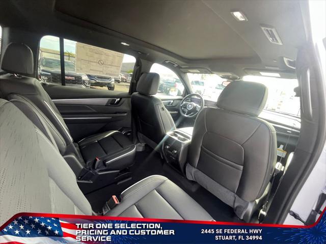 Photo of 2025 White Frost Tricoat Buick Enclave