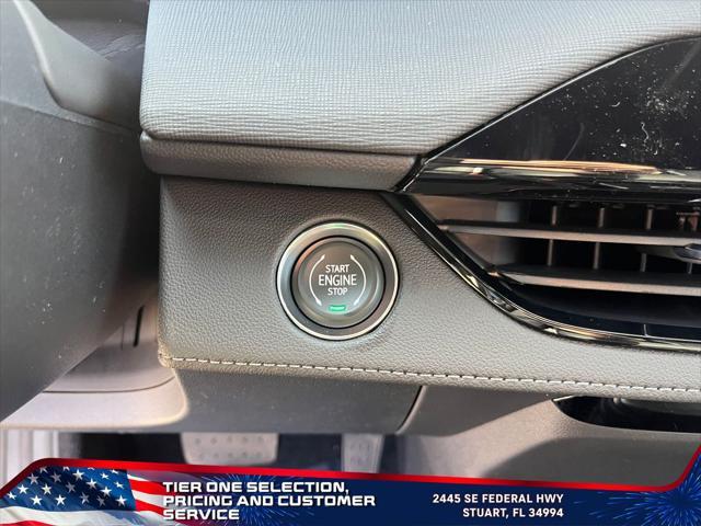 Photo of 2025 White Frost Tricoat Buick Enclave