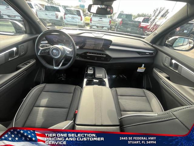 Photo of 2025 White Frost Tricoat Buick Enclave