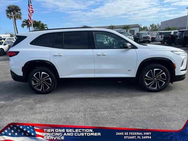 Photo of 2025 White Frost Tricoat Buick Enclave