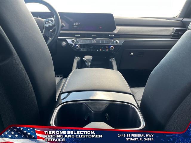 Photo of 2023 Wolf Gray Kia Telluride