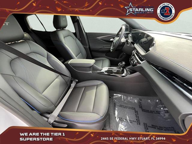 Photo of 2025 Summit White Buick Envista