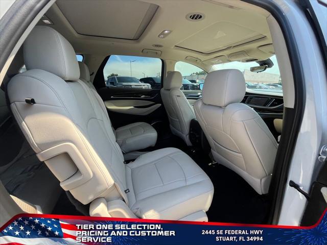 Photo of 2024 White Frost Tricoat Buick Enclave