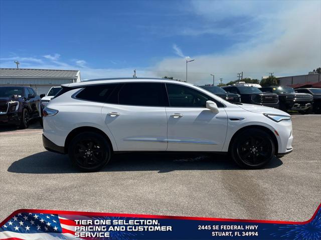 Photo of 2024 White Frost Tricoat Buick Enclave