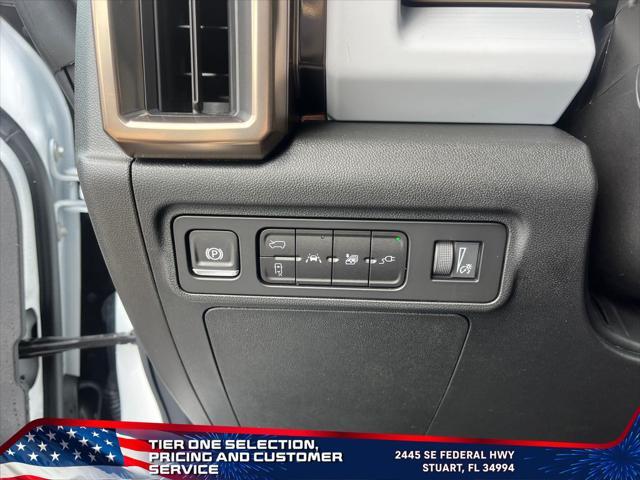 Photo of 2025 Interstellar White GMC HUMMER EV SUV