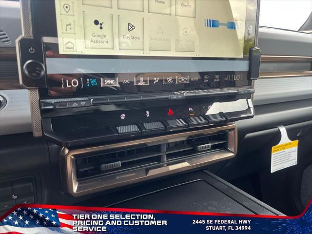 Photo of 2025 Interstellar White GMC HUMMER EV SUV