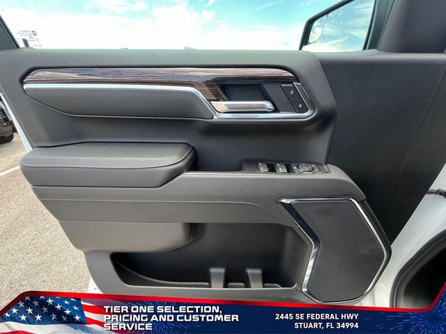 Photo of 2025 Summit White GMC Sierra 1500