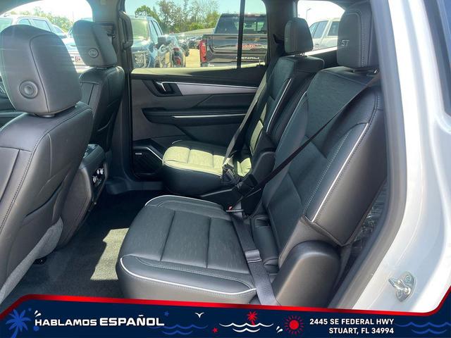 Photo of 2025 Summit White Buick Enclave