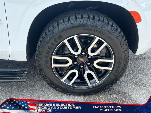 Photo of 2023 Summit White GMC Yukon