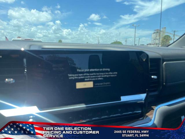 Photo of 2025 Summit White GMC Sierra 1500