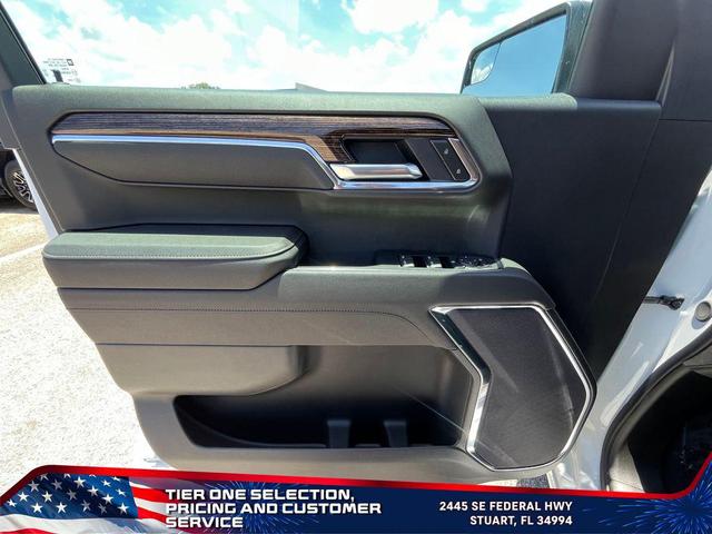 Photo of 2025 Summit White GMC Sierra 1500
