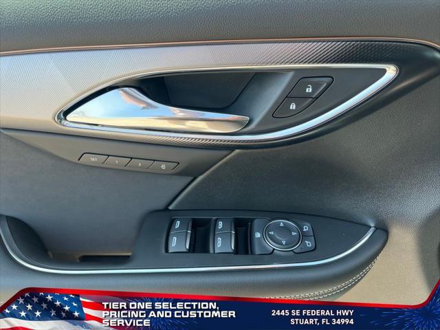 Photo of 2025 Summit White Buick Envision