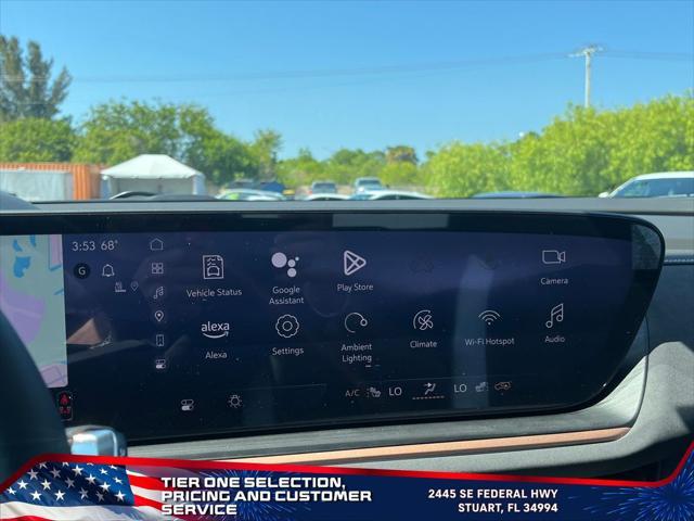Photo of 2025 Summit White Buick Envision