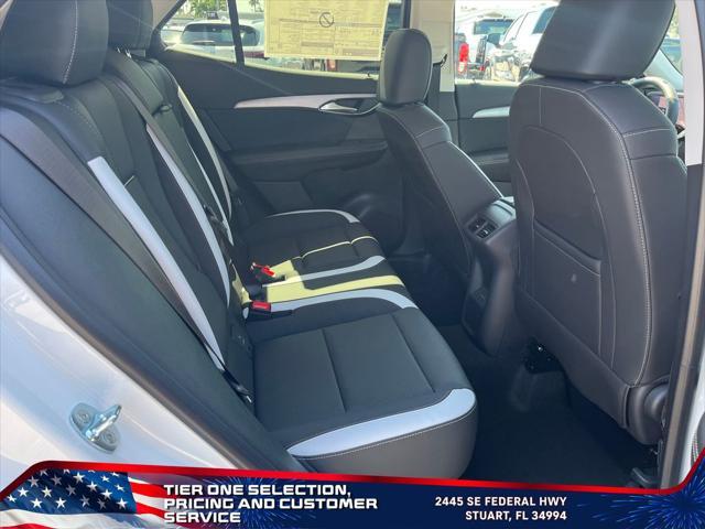 Photo of 2025 Summit White Buick Envision