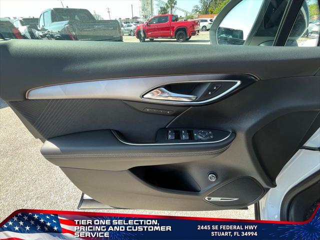 Photo of 2025 Summit White Buick Envision