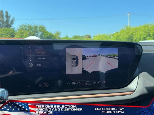 Photo of 2025 Summit White Buick Envision