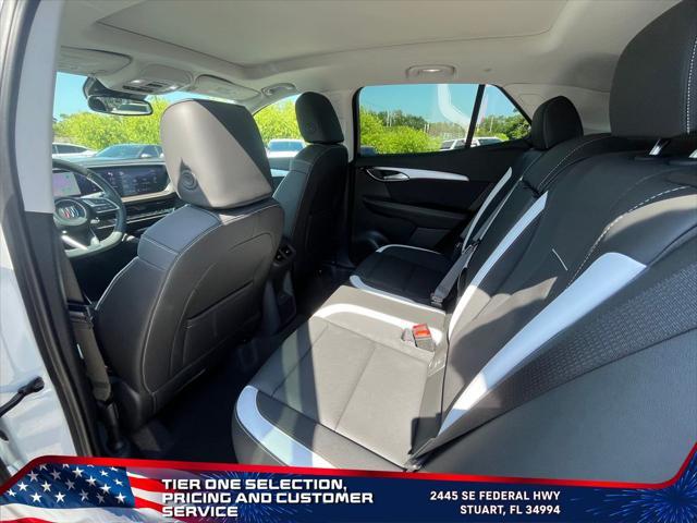 Photo of 2025 Summit White Buick Envision