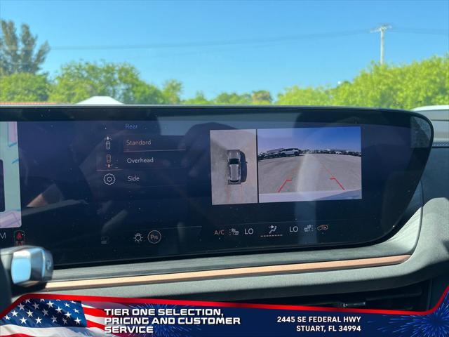 Photo of 2025 Summit White Buick Envision