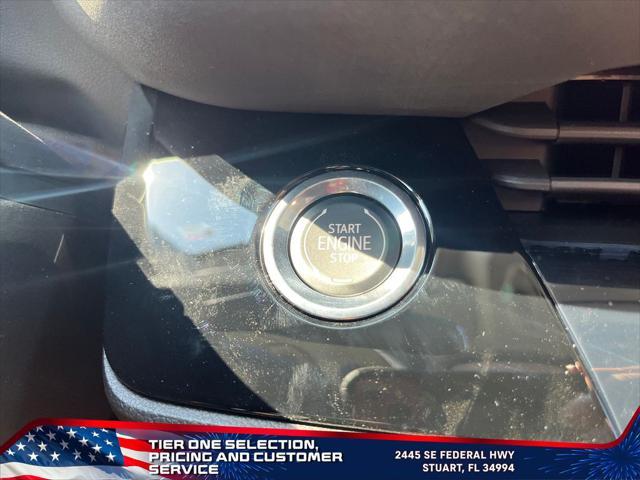 Photo of 2025 Summit White Buick Envision