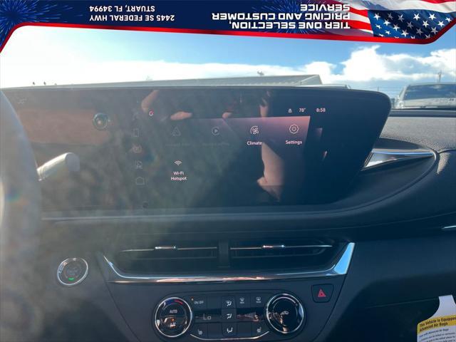 Photo of 2025 Summit White Buick Envista