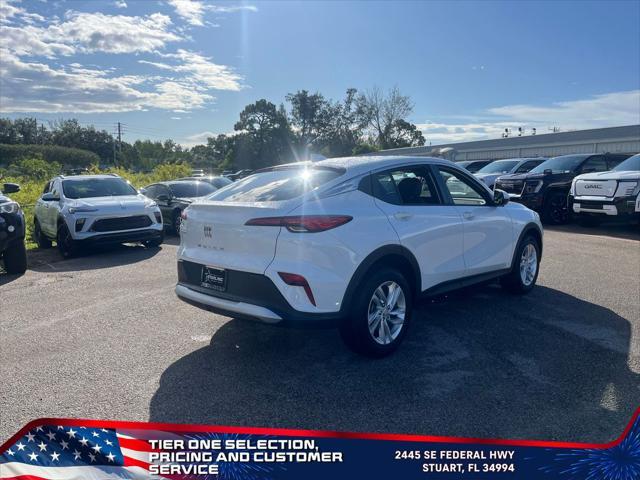 Photo of 2025 Summit White Buick Envista
