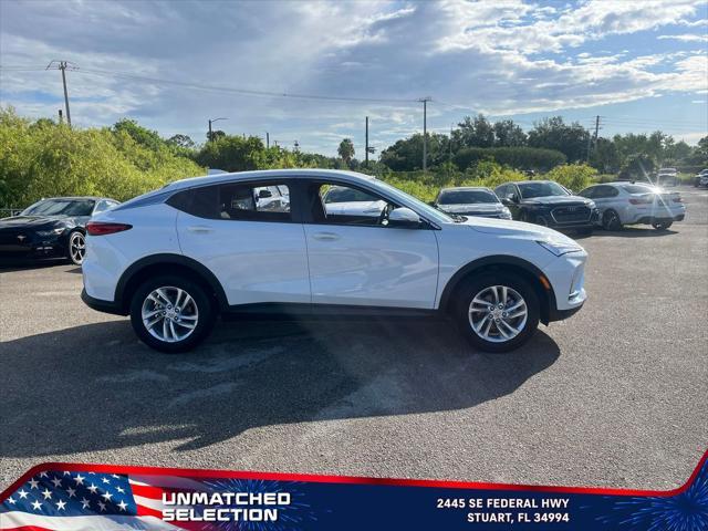Photo of 2025 Summit White Buick Envista