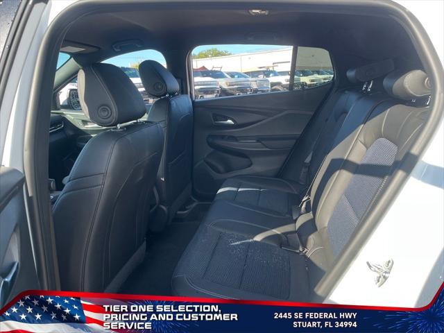 Photo of 2025 Summit White Buick Envista