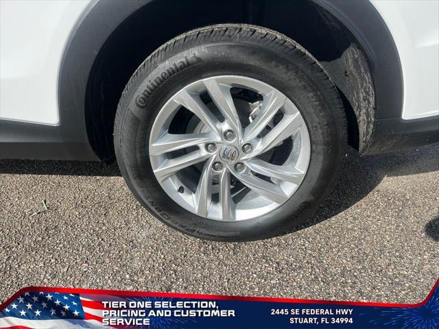 Photo of 2025 Summit White Buick Envista