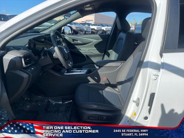 Photo of 2025 Summit White Buick Envista