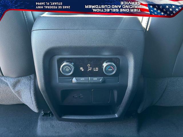 Photo of 2025 White Frost Tricoat Buick Enclave