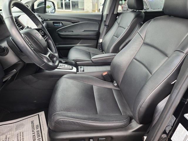 Photo of 2022 Crystal Black Pearl Honda Pilot
