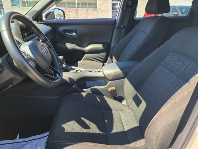Photo of 2025 Wh Honda HR-V