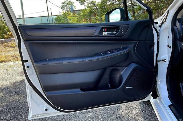 Photo of 2016 Crystal White Pearl Subaru Legacy