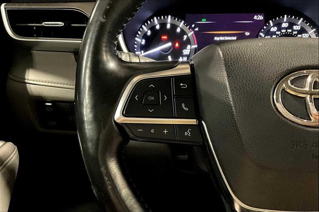 Photo of 2021 Midnight Black Metallic Toyota Highlander