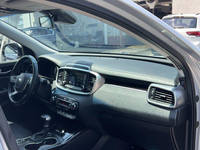 Photo of 2019 Sparkling Silver Kia Sorento