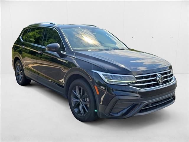 Photo of 2022 Deep Black Pearl Volkswagen Tiguan