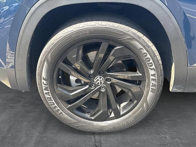 Photo of 2023 Tourmaline Blue Metallic Volkswagen Atlas