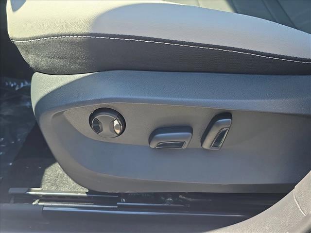 Photo of 2025 Pyrite Silver Metallic Volkswagen Taos