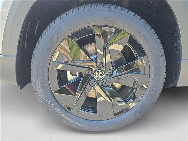 Photo of 2025 Pyrite Silver Metallic Volkswagen Taos
