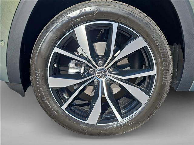 Photo of 2026 avocado green pearl Volkswagen Atlas