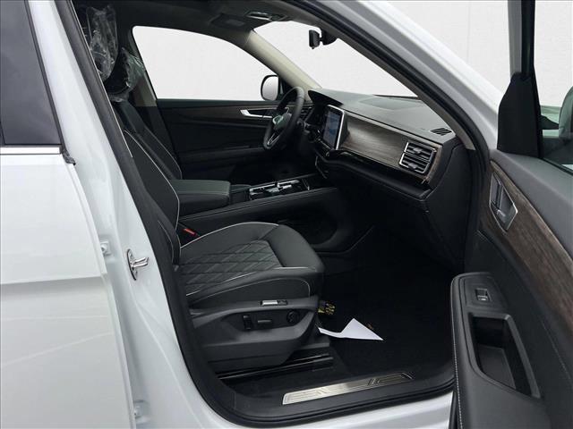 Photo of 2025 Opal White Pearl Volkswagen Atlas