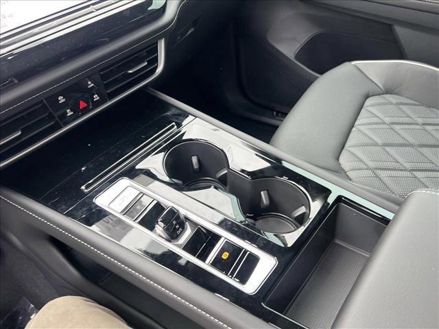Photo of 2025 Opal White Pearl Volkswagen Atlas