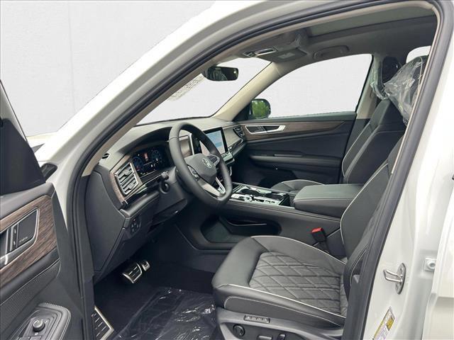 Photo of 2025 Opal White Pearl Volkswagen Atlas
