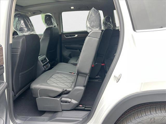 Photo of 2025 Opal White Pearl Volkswagen Atlas