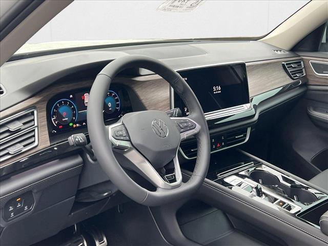 Photo of 2025 Opal White Pearl Volkswagen Atlas