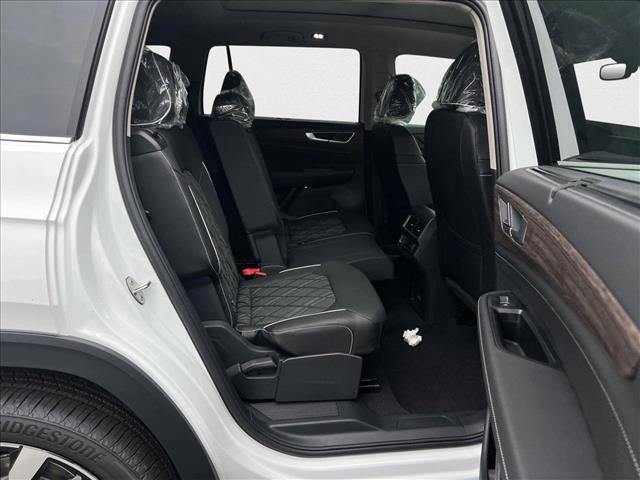 Photo of 2025 Opal White Pearl Volkswagen Atlas