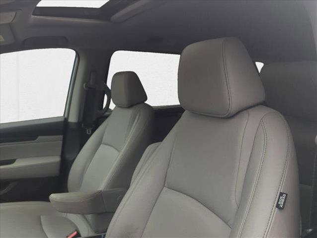 Photo of 2022 Lunar Silver Metallic Honda Odyssey
